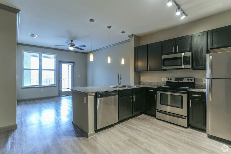 Kitchen - Oaks at Wayside Apartments