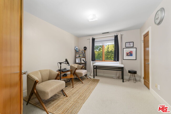 Building Photo - 2601 Nichols Canyon Rd