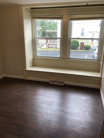 Bedroom - 208 S Arch St