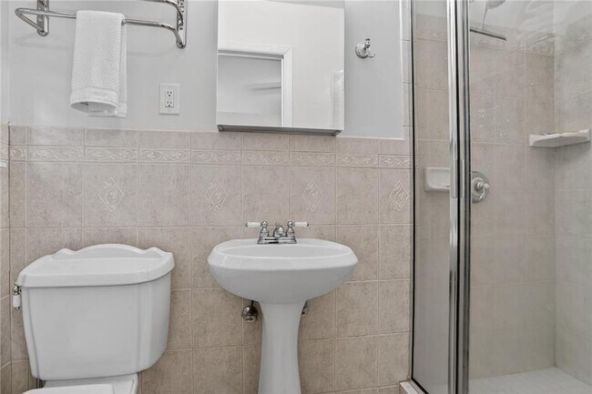 Building Photo - 2560 Skyland Trail NE