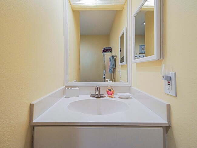 Building Photo - 5400 Jimmy Buffett Mem Hwy