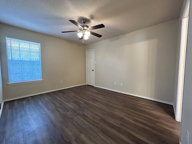 Building Photo - Beautiful Duplex in Northwest Lubbock