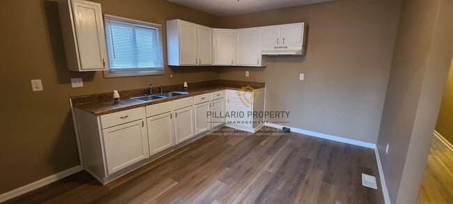 Building Photo - 1421 W 33rd St