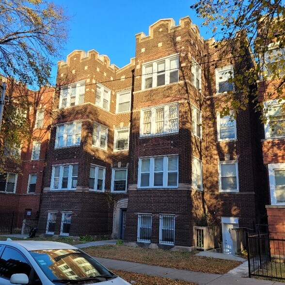 Building Photo - 6751 S Clyde Ave