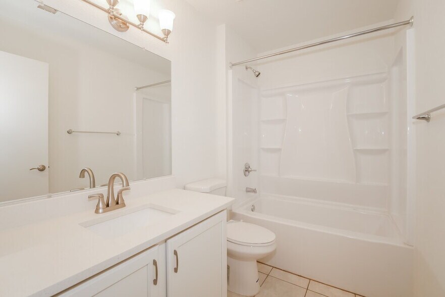 Building Photo - 3424 E Wahalla Ln