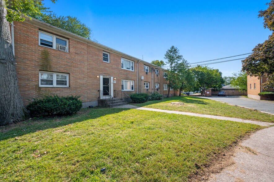 Primary Photo - 22 Deerfield Ct
