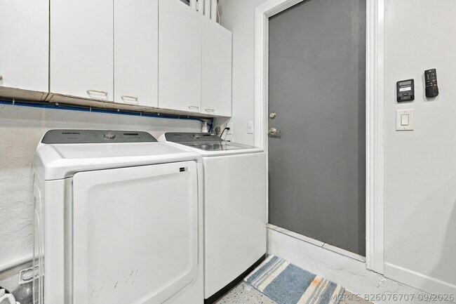 Building Photo - 7930 Rockport Cir