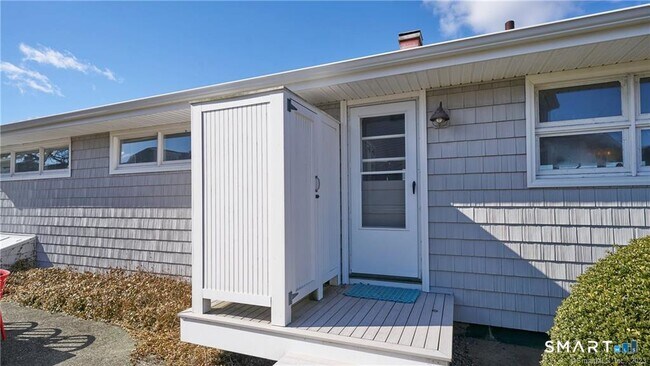 Building Photo - 105 Sound Breeze Ave