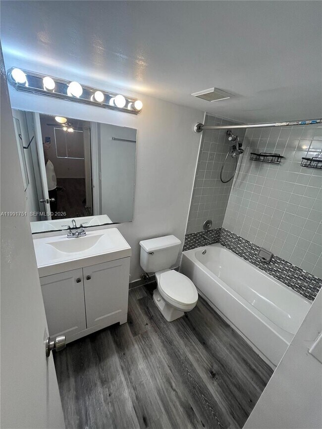 Building Photo - 2871 N Oakland Forest Dr