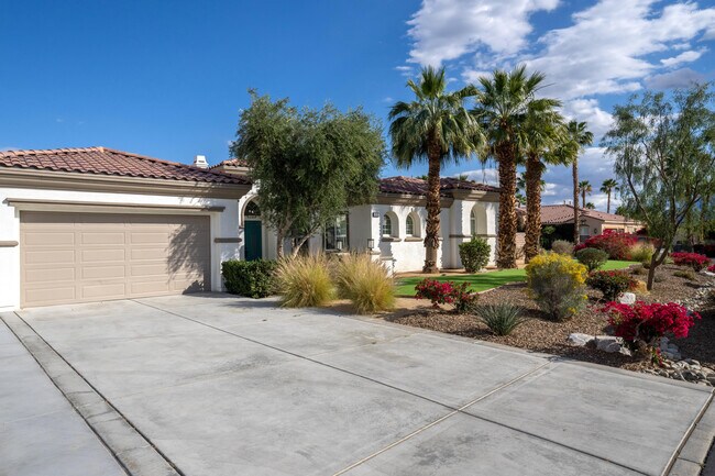Building Photo - 49392 Hohokam River St
