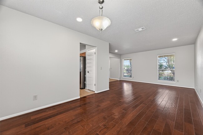 Building Photo - 21215 Park Bluff Dr