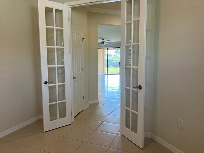 Building Photo - 2 bedroom, 2 bathroom attached villa home in Islandwalk!