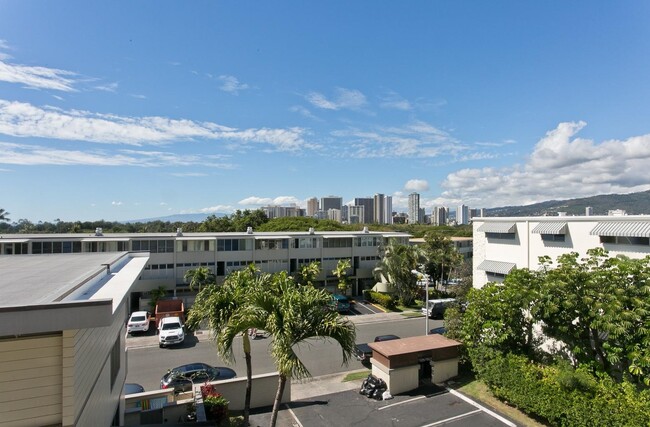 Building Photo - 3805 Kanaina Ave