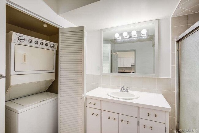 Building Photo - 75 Maxwell Ave