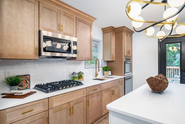 Building Photo - 2028 Hilburn Dr SE