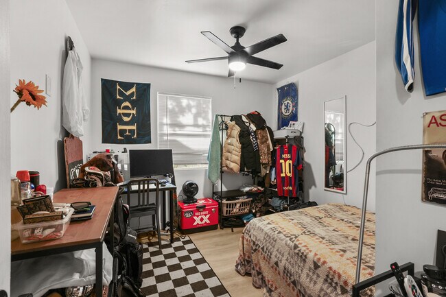 Building Photo - 6124 Pembroke Dr