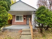 Building Photo - This beautifully updated 3-bedroom, 1-bath...