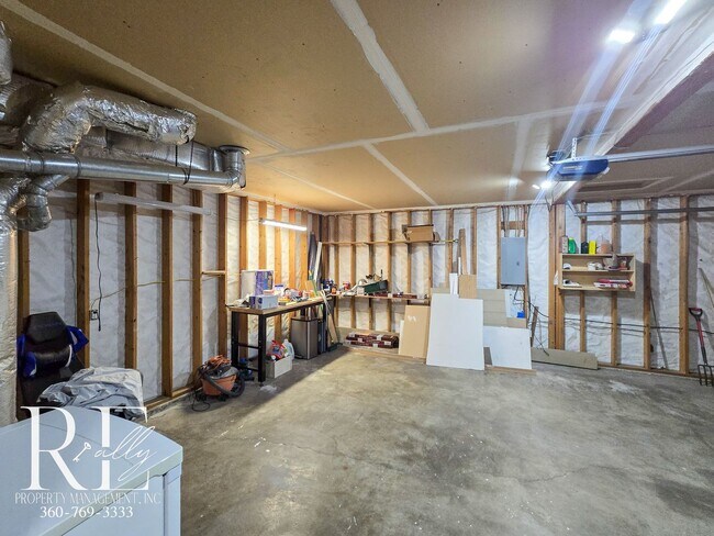Building Photo - Comfortable 3-Bed Bremerton Home with Balc...