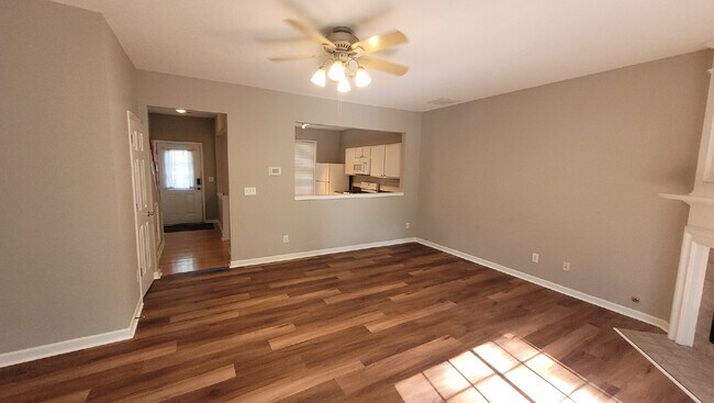 Building Photo - Bright 2-Bedroom Townhome Near Avalon & Downtown Alpharetta