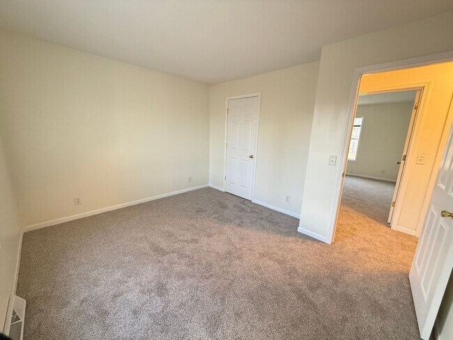 Building Photo - Spacious 3-Bedroom Home with Sunroom and Attached 2-Car Garage in Manchester, MI