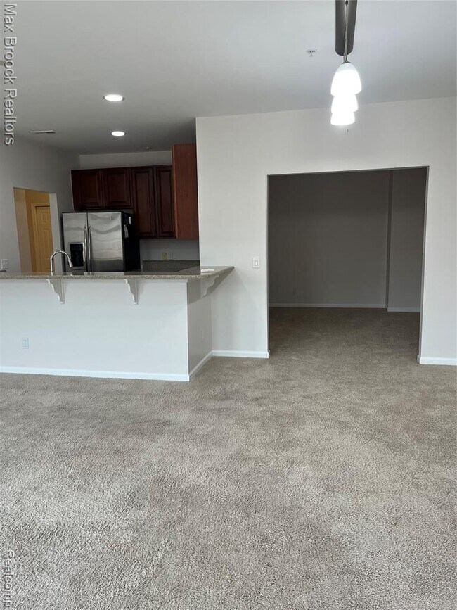 Building Photo - 3255 Camden Dr