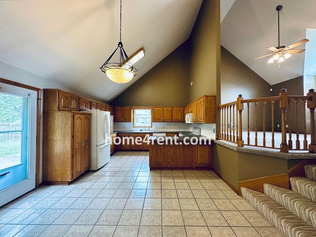 Building Photo - Spacious Four Bedroom Home in KCMO w/ Bran...