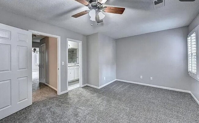 Building Photo - 871 Lenox Oaks Cir NE