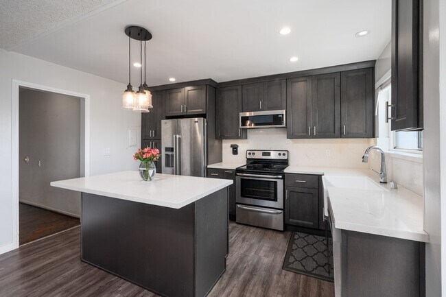 Building Photo - 3205 Merrill Dr