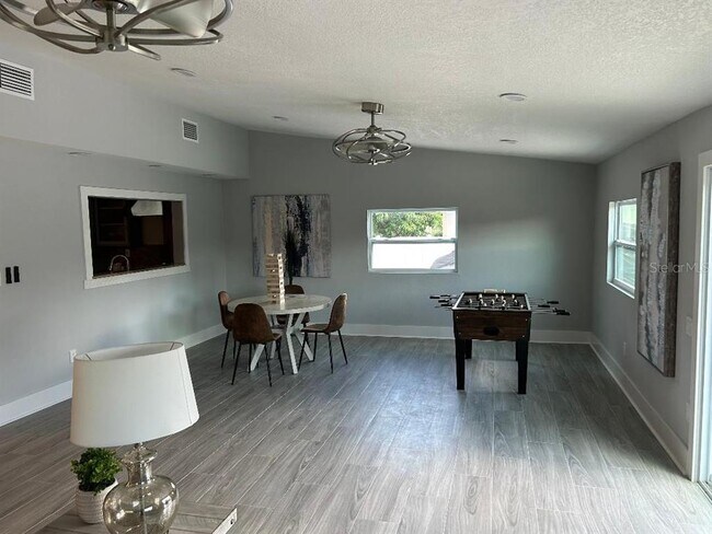 Building Photo - 6914 S Wall St