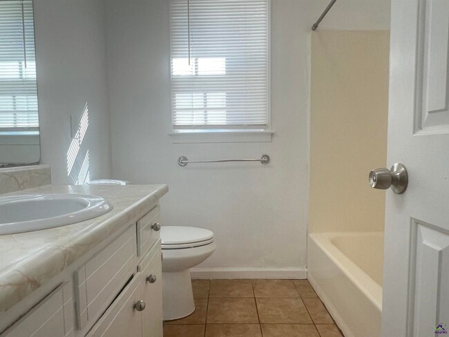 Building Photo - 117 N Springs Ct