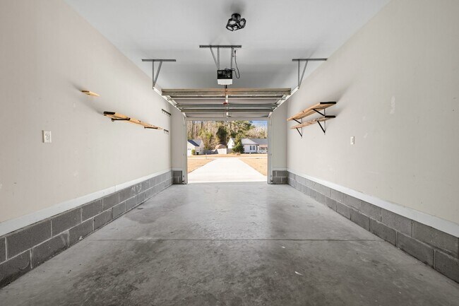 Building Photo - Woodbury Farms