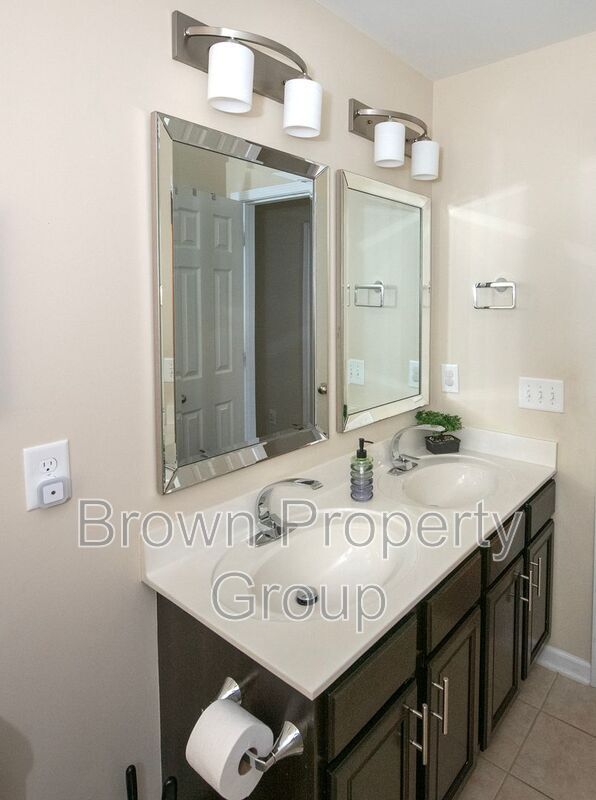 Building Photo - 2033 Gray Goose Loop