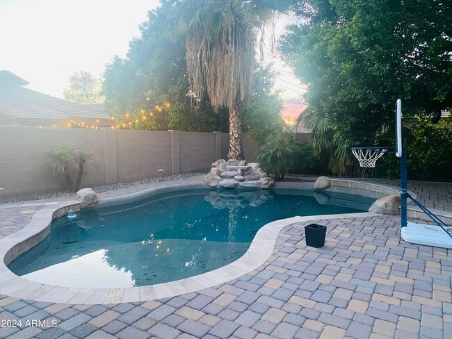 Building Photo - 5230 W Redbird Rd