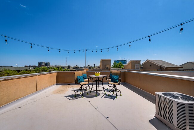 Building Photo - 2718 Floyd St