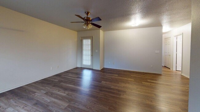 Building Photo - 1709 Redbud Dr