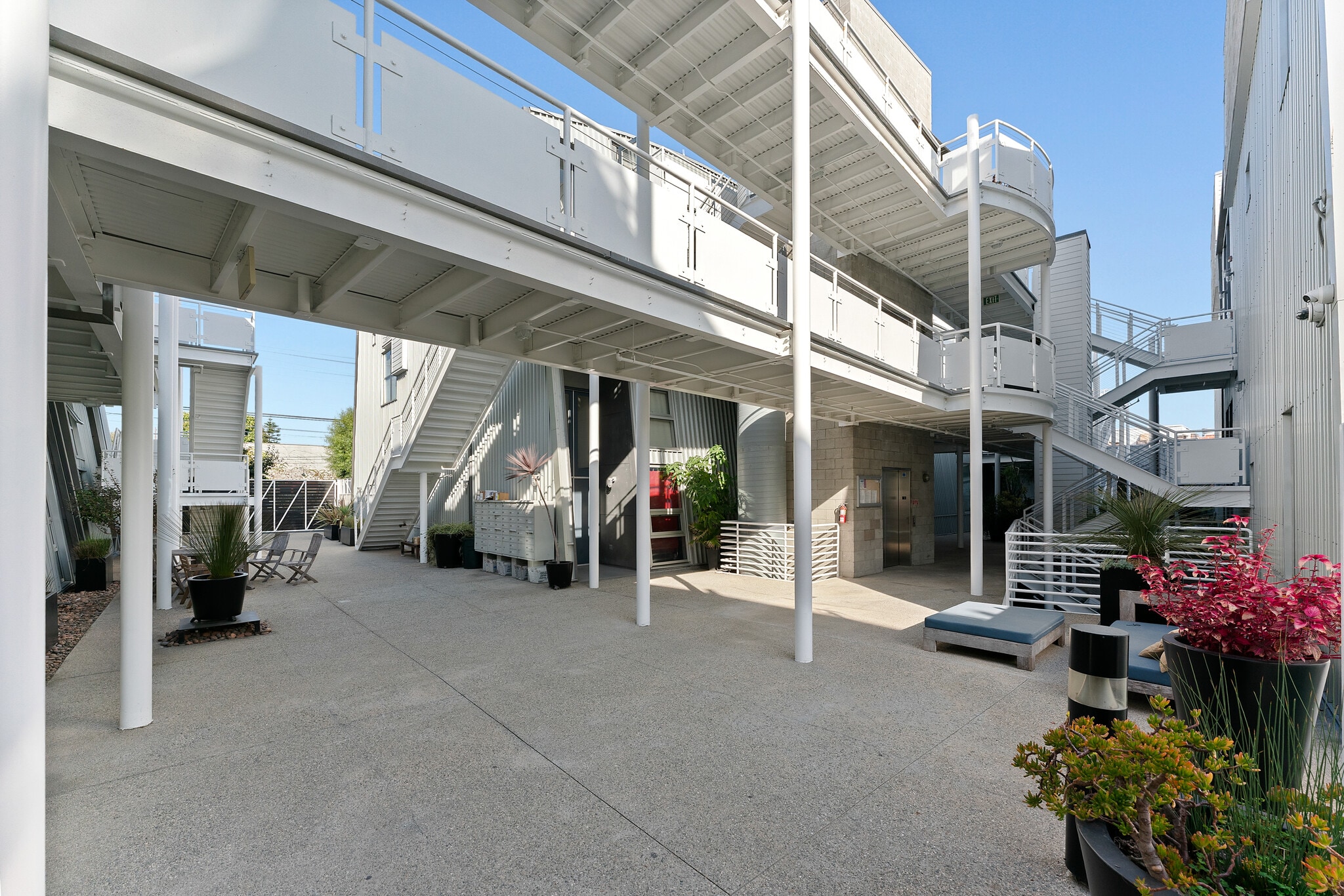 Building Photo - 615 Hampton Dr