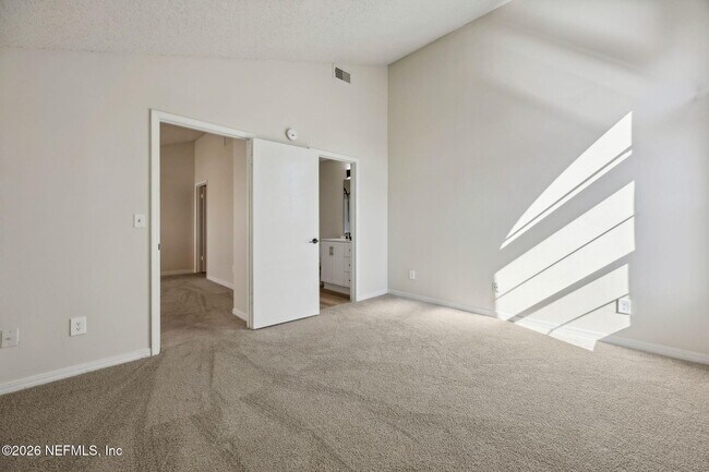 Building Photo - 1604 Challenger Ct W