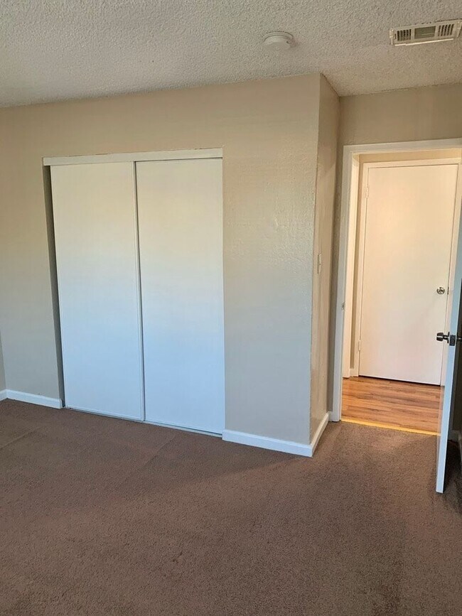 Building Photo - 2 Bedroom 1 Bathroom Condo in Antioch - AVAILABLE NOW !!