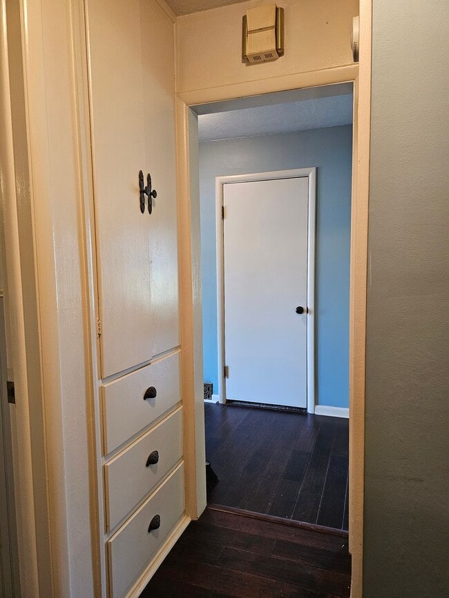 Building Photo - Cozy Fostoria Home