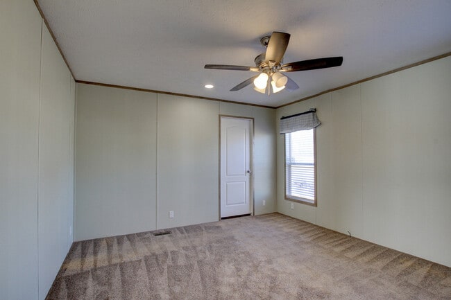 Building Photo - 295 Seay Rd