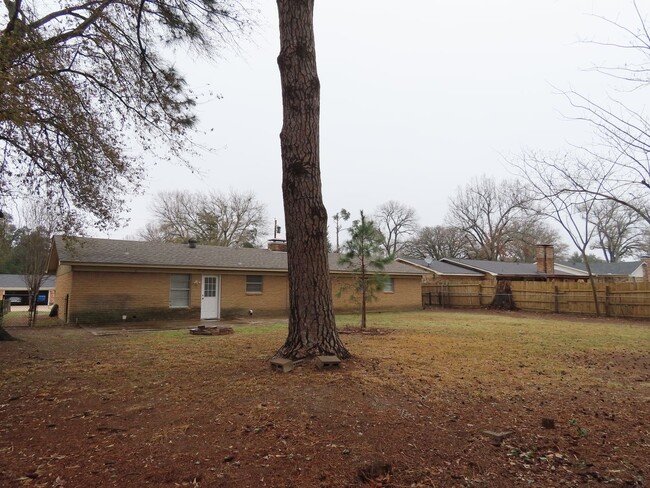 Building Photo - Updated 3 Bedroom, 2 Bath Home Near UT Tyler