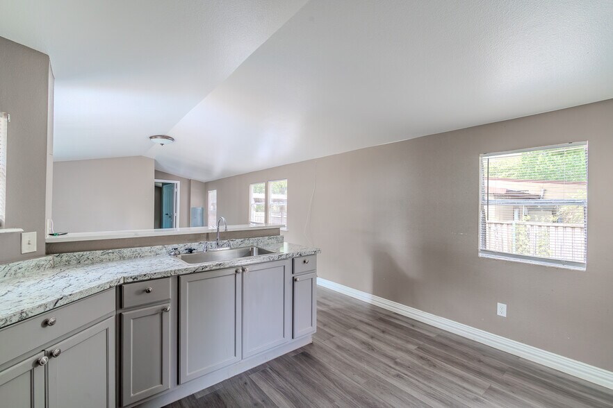 Building Photo - 5641 Kimber Ln