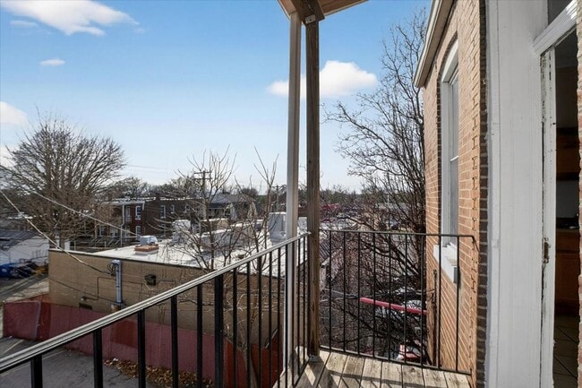 Building Photo - South Side Star