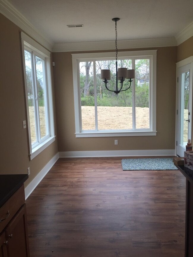 Building Photo - 3 bedroom 2 1/2 bath house for rent