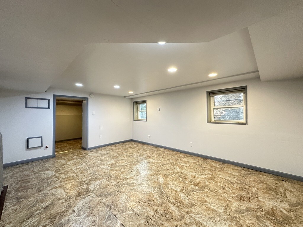 Building Photo - 4948 N Albany Ave