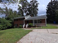 Building Photo - Renovated Kitchen, 3 BR / 3 BH home in Terry Sanford Area!