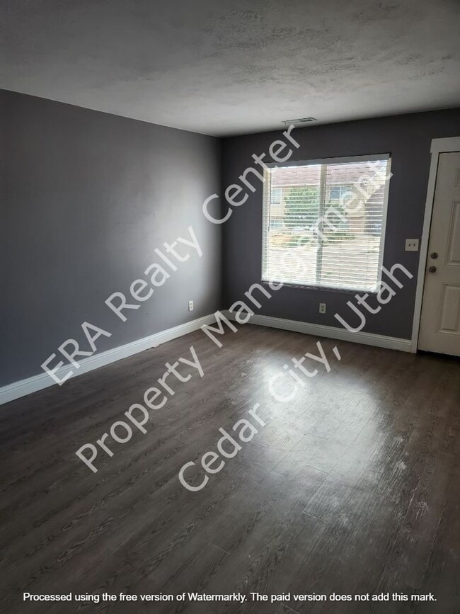 Building Photo - Move-In Discount!! 2 bedroom - 2 Bathroom Twin Home