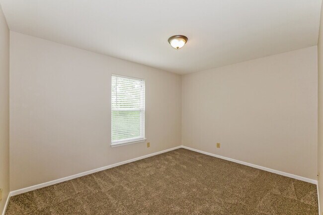 Building Photo - 10646 Pavilion Dr