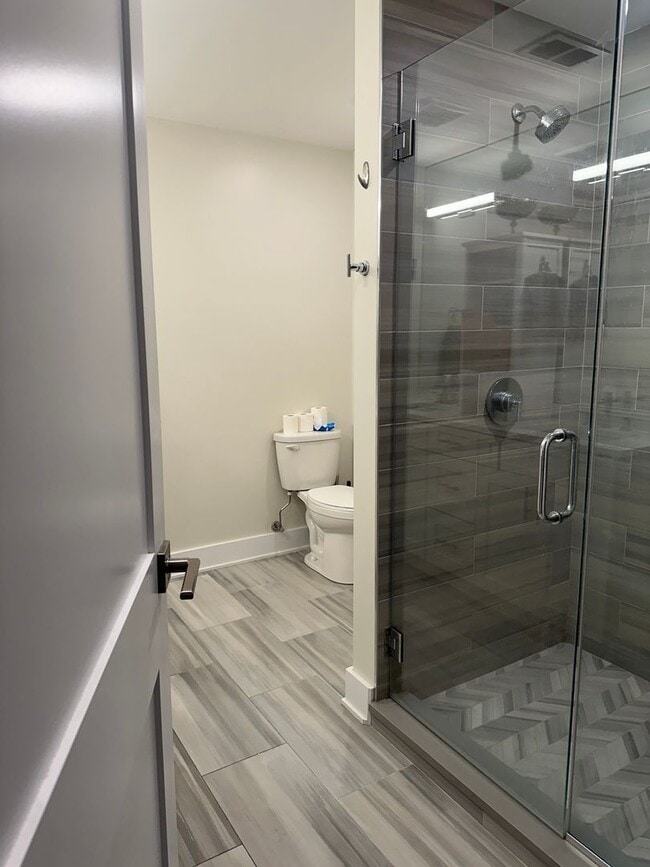 Building Photo - Beautiful 3 Bed 2 Bath Duplex unit in Heart of Lincoln Square