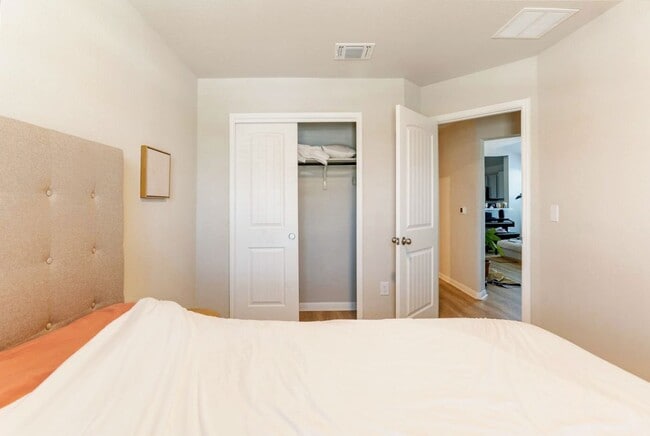 Building Photo - Spacious 4-Bedroom, 2-Bathroom Single Family Home in Austin!